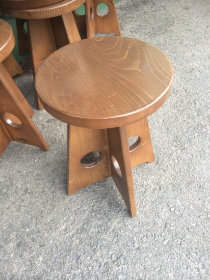マルカツの丸椅子（木製）
