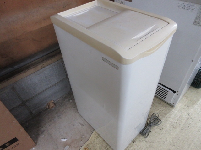 0109 SANYO 小型冷凍ストッカー SCR-S42 - 冷蔵庫